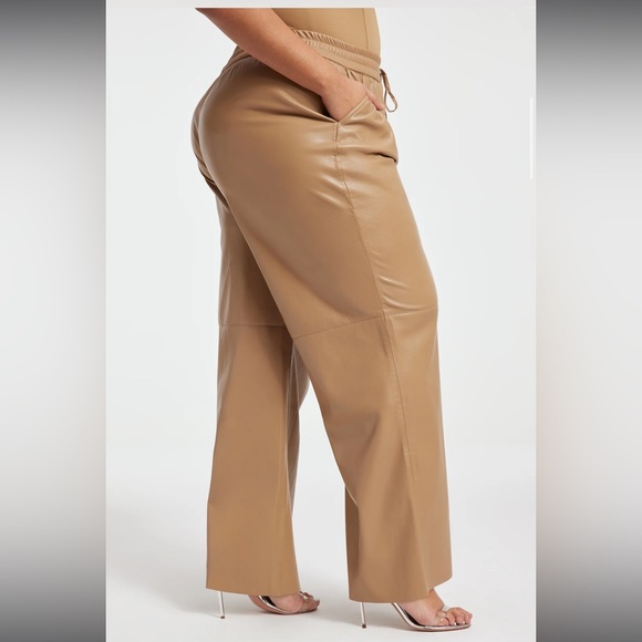 GOOD AMERICAN | Faux Leather Warm Caramel Wide Leg Pants Size 5 (2XL) - Picture 3 of 13